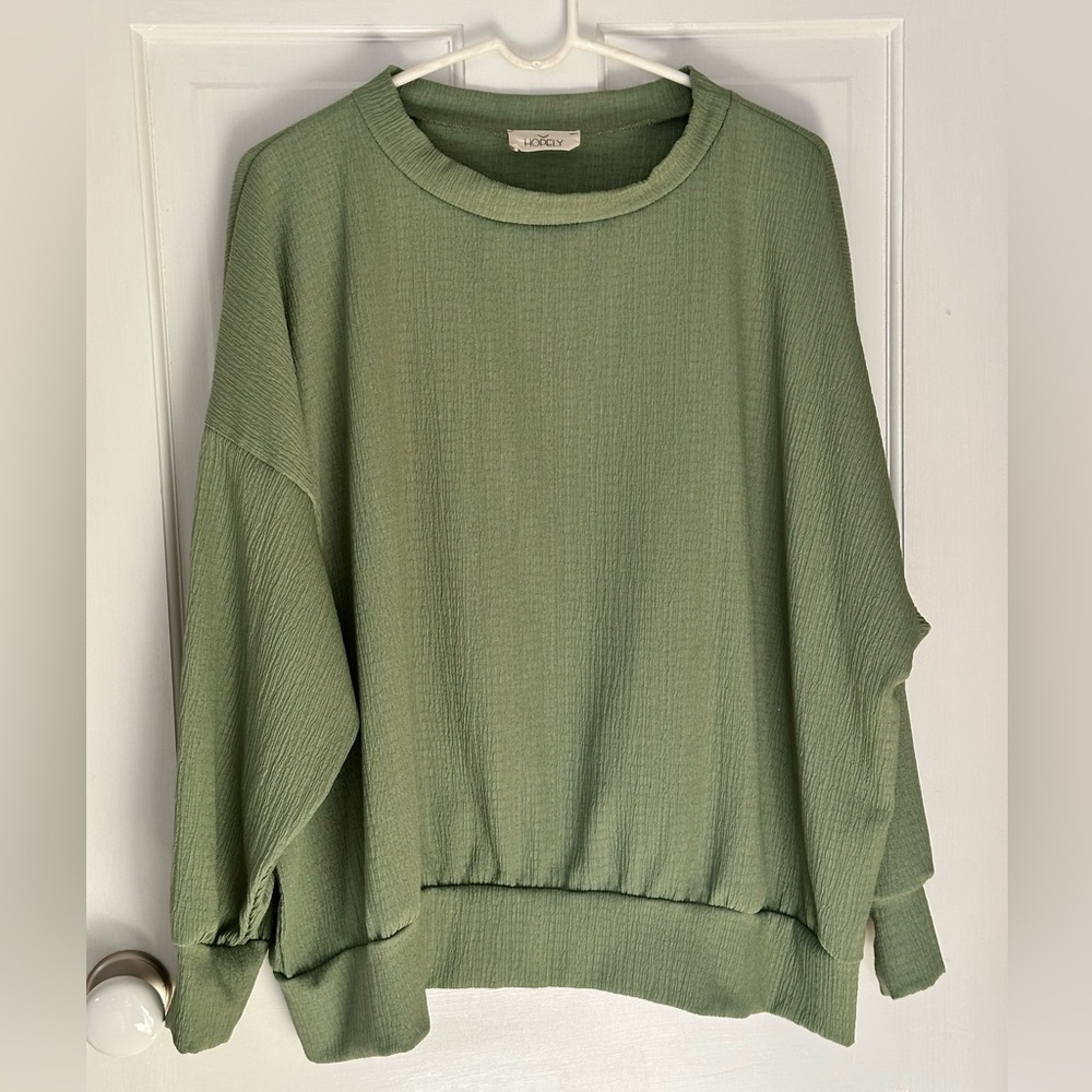 NWOT HOPELY shirt with waist gather and slightly ballooned sleeves - size XL